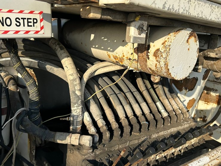 peterbilt-365-image-35