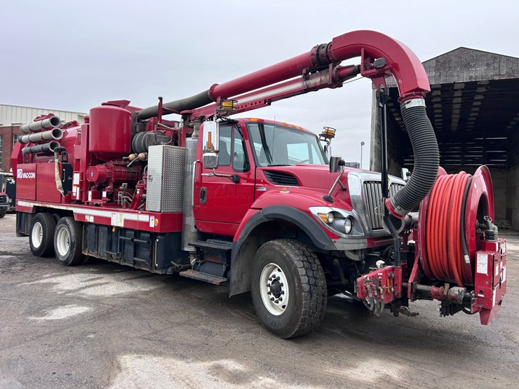 #1690-•-2013-international-7500-6x4-hydro-excavation-truck-image-7