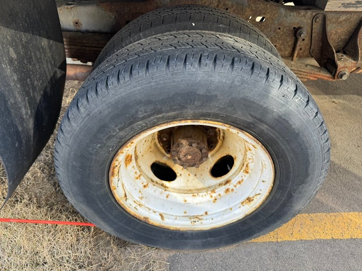 2010-ford-e350-image-42