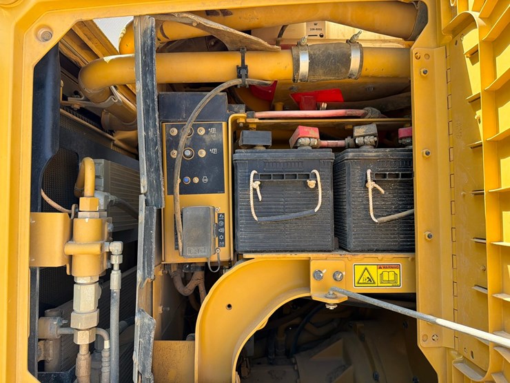 2018-caterpillar-12m3-image-77