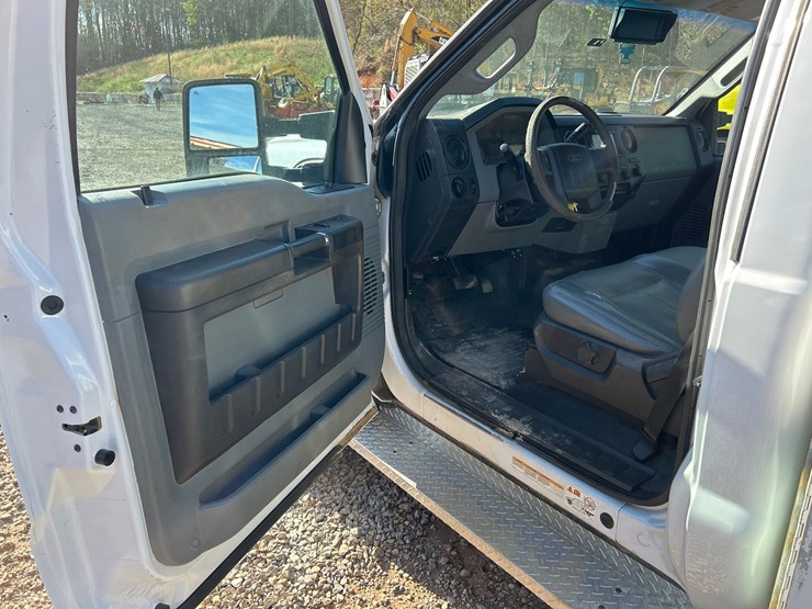 2012-ford-f550-image-41