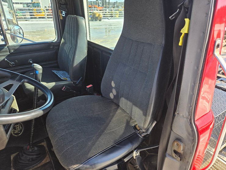 2000-mack-rd688s-image-57