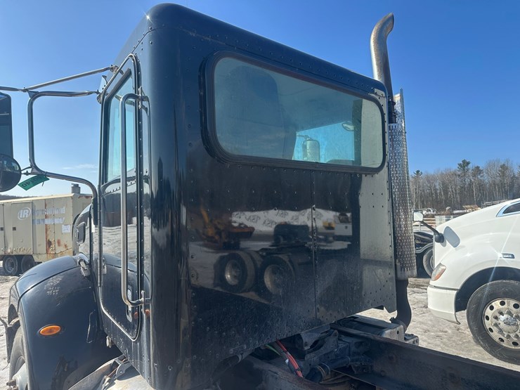 2015-peterbilt-337-image-17