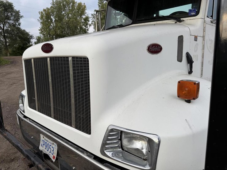 2003-peterbilt-330-image-10