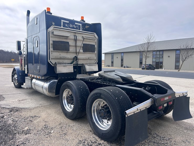 2000-peterbilt-379-image-3