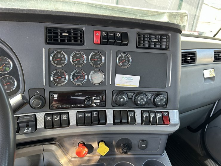 2020-kenworth-t880-image-67