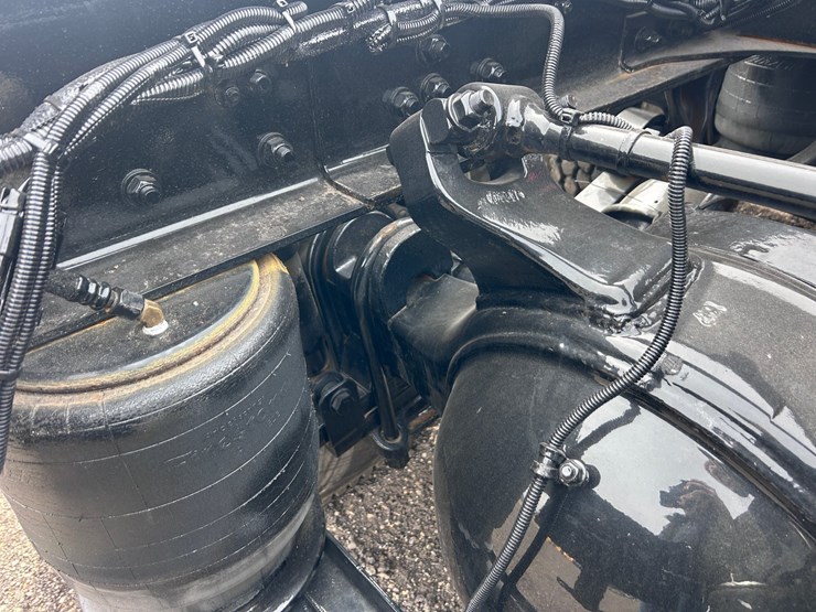 #1009-•-2012-western-star-conventional-4-sleeper-cab-truck-tractor-image-35