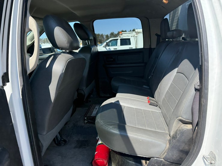 #1063-•-2014-ram-5500-heavy-duty-service-truck-image-21