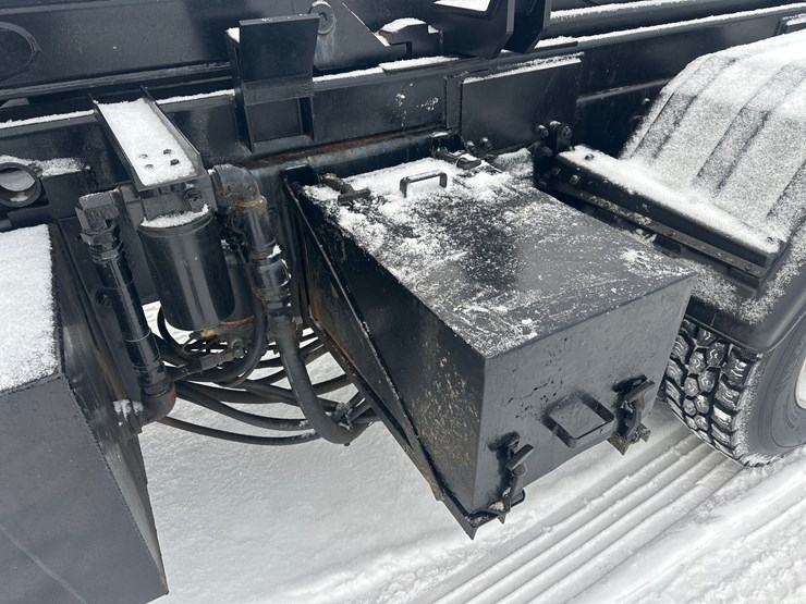 2009-caterpillar-c13-image-19