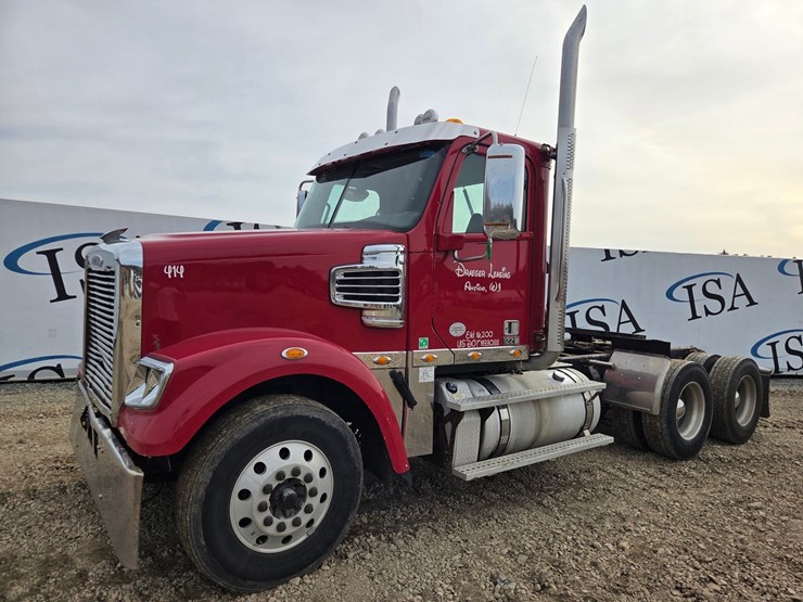 2018-freightliner-122sd-image-1