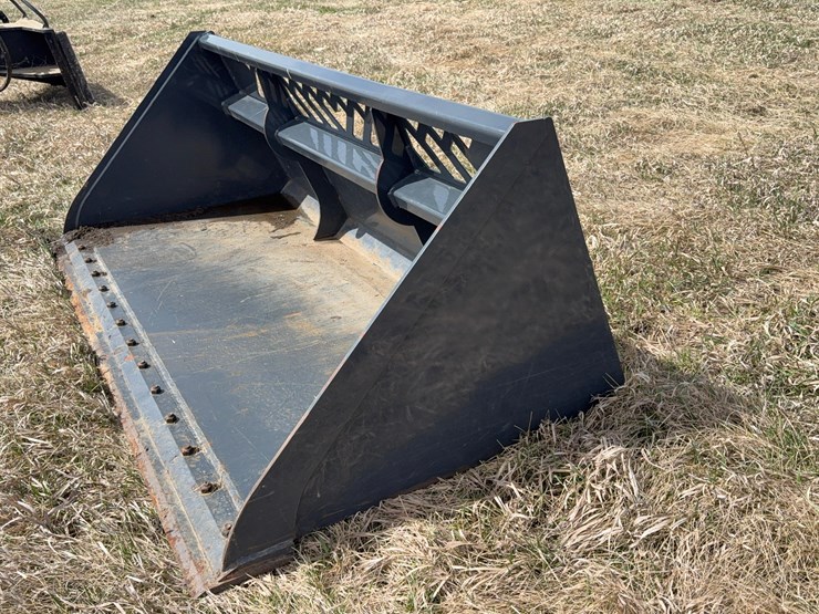 skid-steer-snow-bucket-image-1