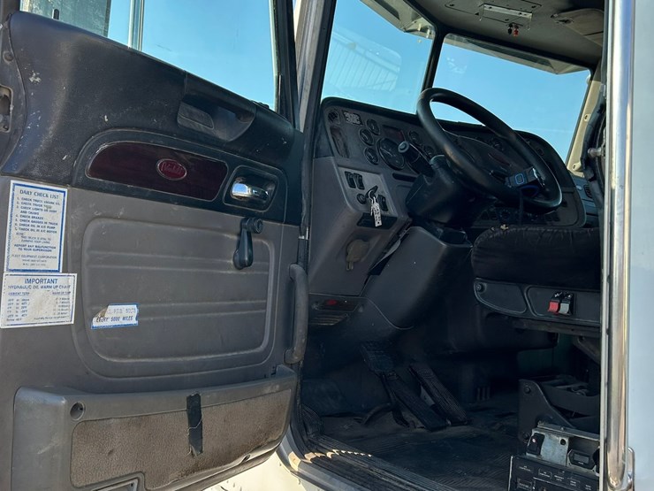 peterbilt-365-image-90