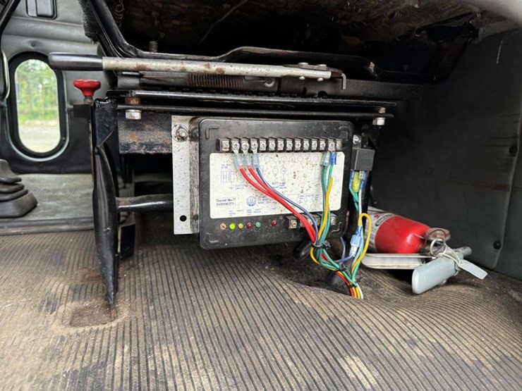 2003-peterbilt-330-image-62