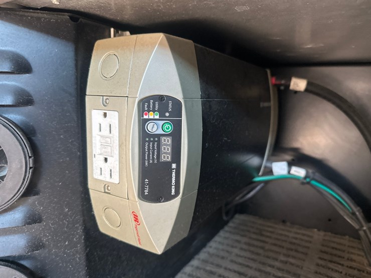 2013-peterbilt-365-image-49