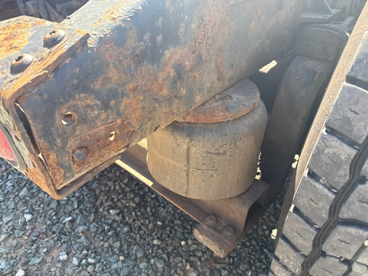 1994-peterbilt-359-image-40