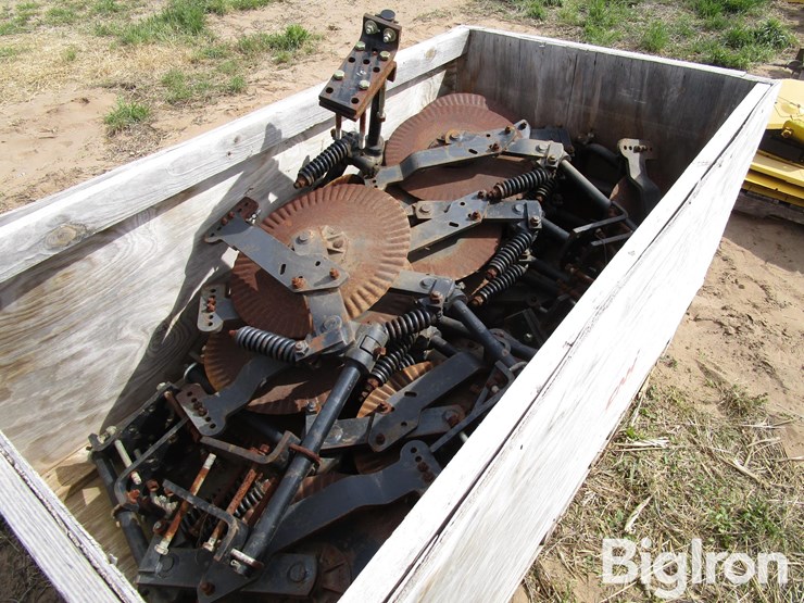 farm-king-side-dress-applicator-openers-image-7