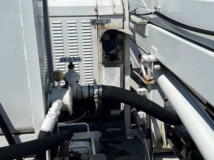 2002-freightliner-fl80-image-34