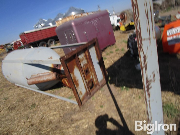 hopper-bottom-on-stand-image-12