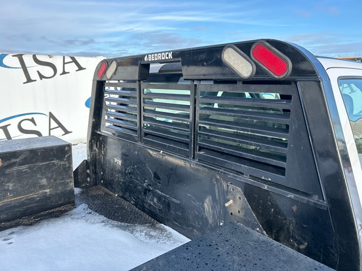 2021-ford-f550-image-32