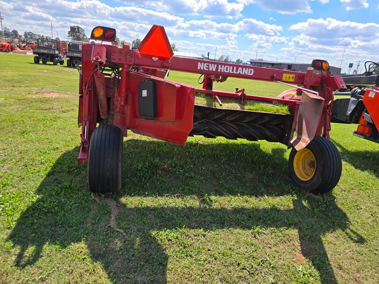 2022-new-holland-210-image-14