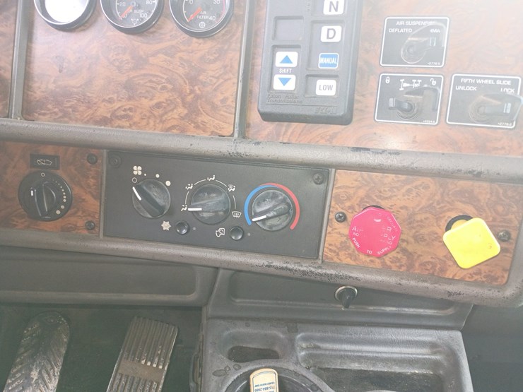 2002-kenworth-t600-image-63