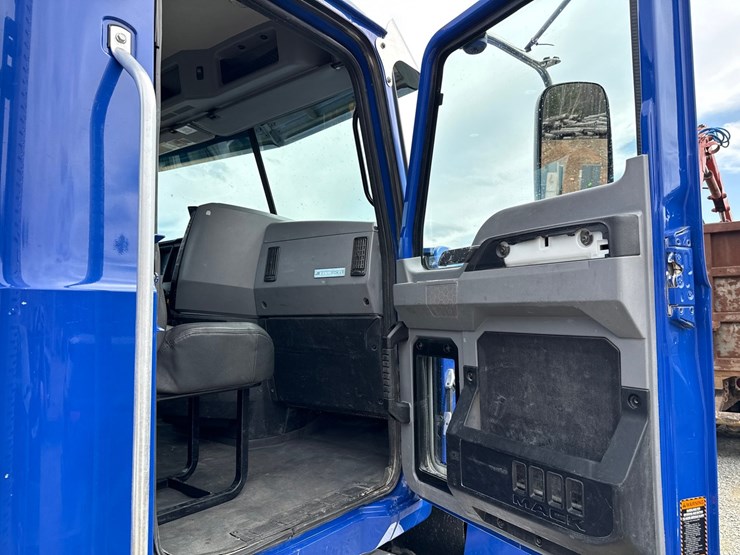 2019-massey-ferguson-8-image-47