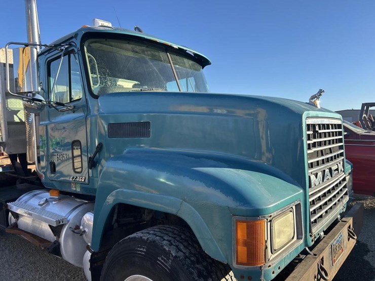 2001-mack-ch613-image-10