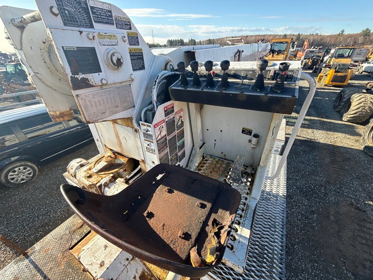 1998-freightliner-fl70-image-45