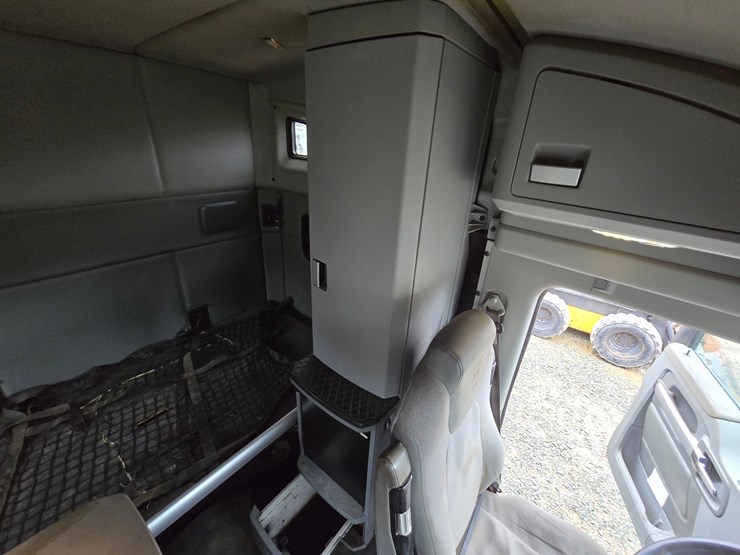 2017-kenworth-t680-image-83