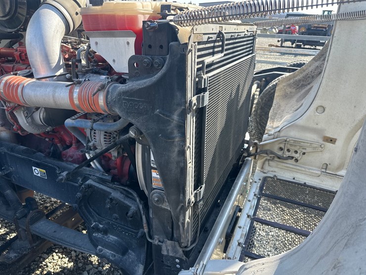 2013-peterbilt-365-image-66