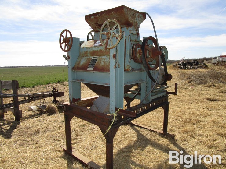 davis-roller-mill-and-motor-on-stand-image-5