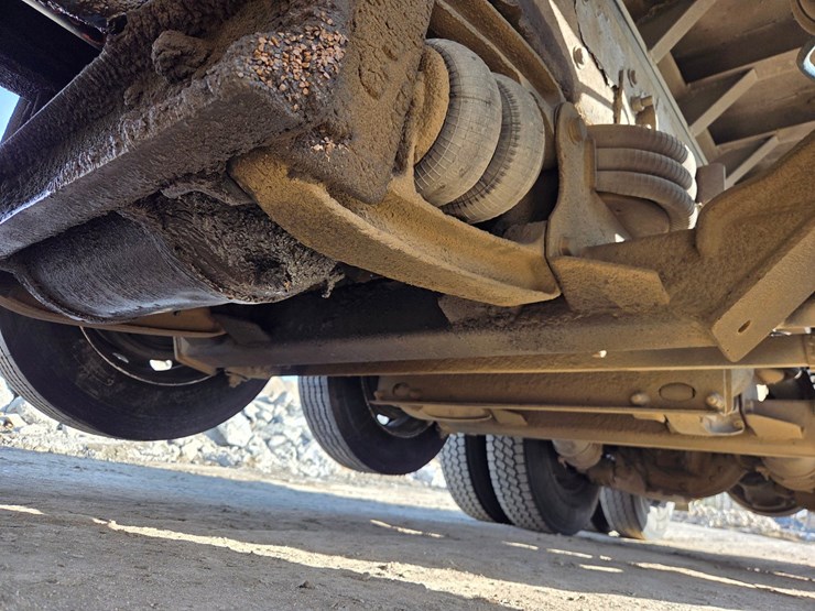 2012-international-7600-image-36