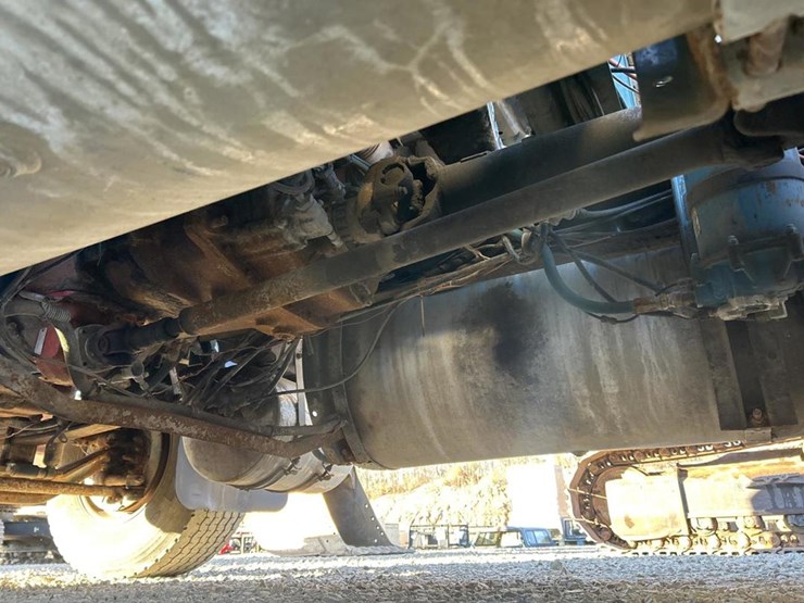 2001-mack-ch613-image-61