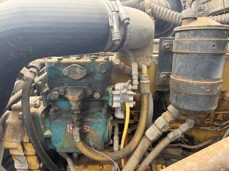 #1117-•-volvo-whitegmc-day-cab-truck-tractor-image-13