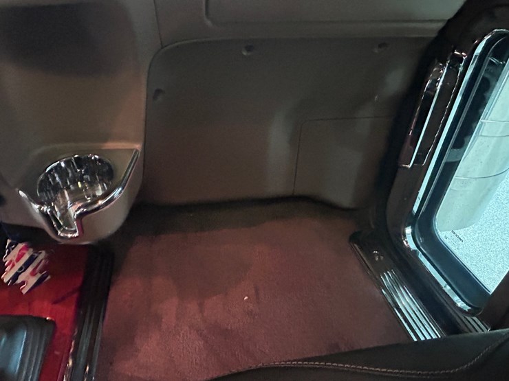 2007-peterbilt-379-image-57