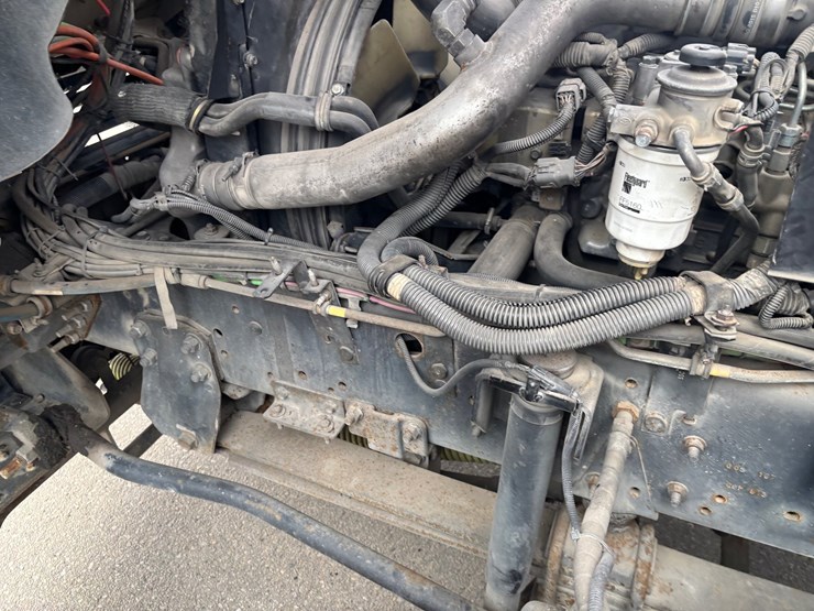 2005-gmc-t7500-image-90