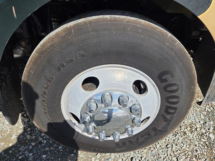 2013-peterbilt-337-image-59