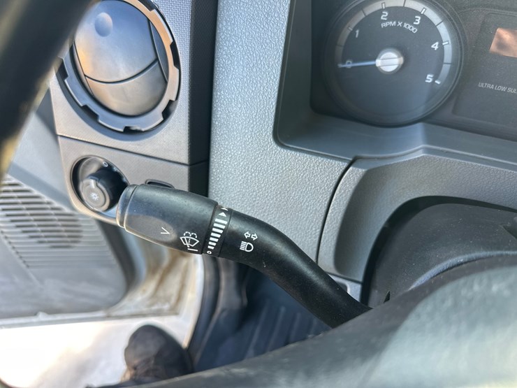 2012-ford-f650-image-28