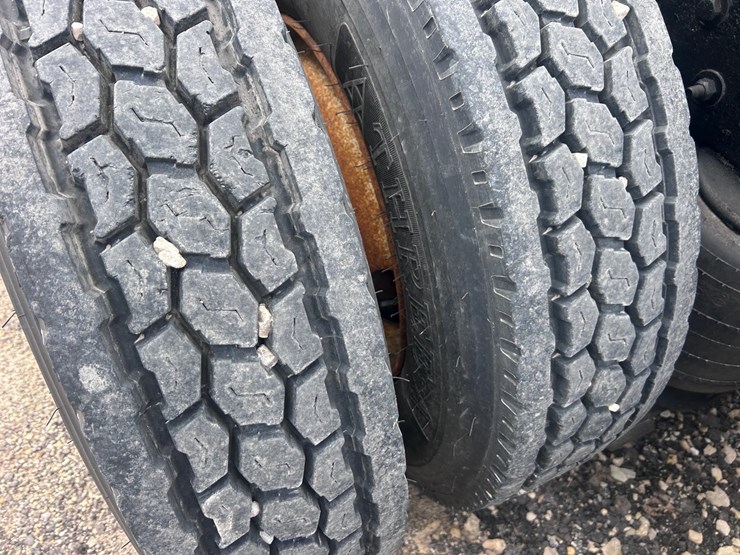 1998-peterbilt-379-image-84