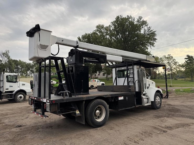 2003-peterbilt-330-image-5