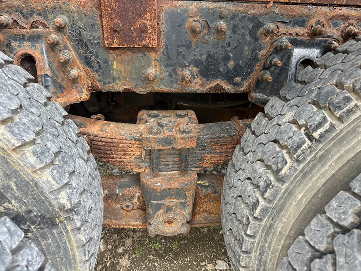 2007-international-7600-image-37