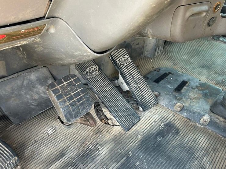 peterbilt-365-image-106