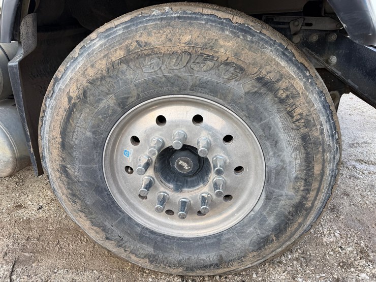 #1049-•-2005-mack-granite-tri-axle-dump-image-82