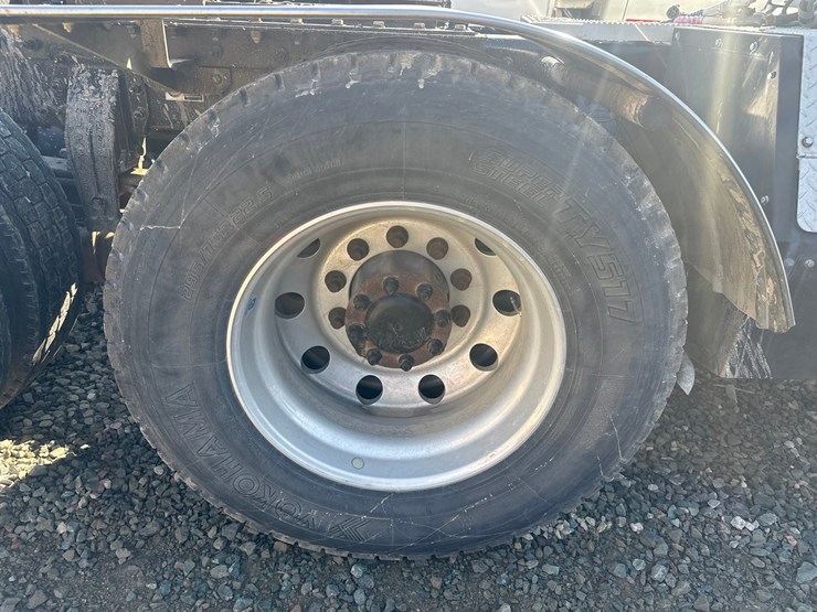 2013-peterbilt-365-image-85