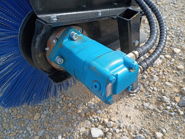 #23932-•-sweeper-mini-skid-steer-attachment-image-12