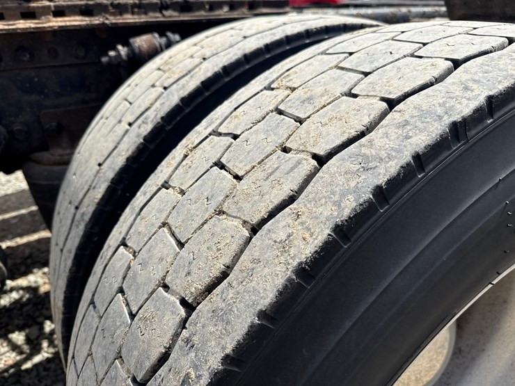 2018-freightliner-122sd-image-80