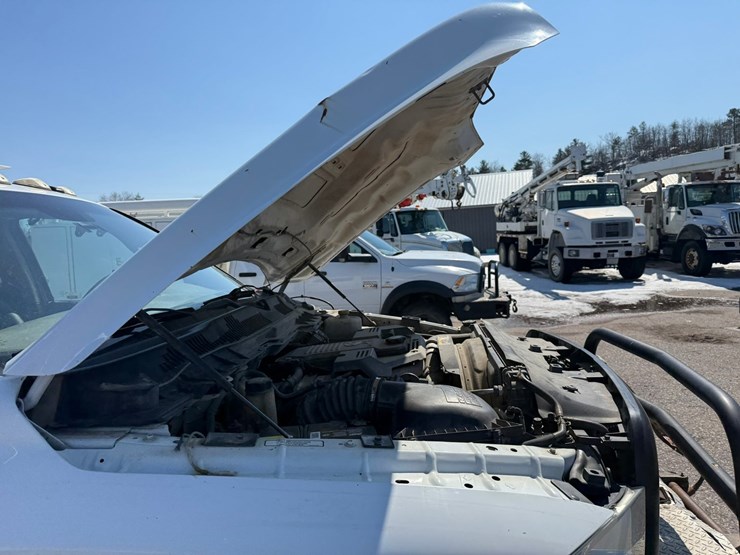 #1062-•-2015-ram-5500-heavy-duty-service-truck-image-17