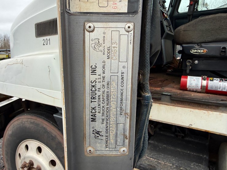 1996-mack-ch613-image-79