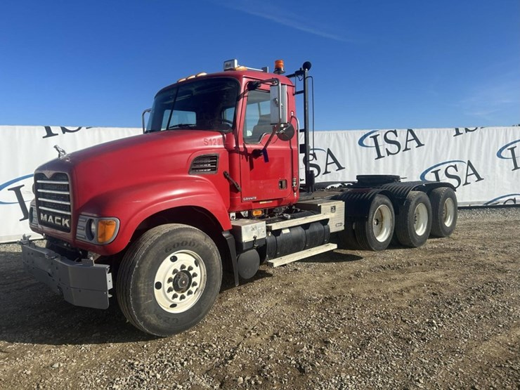 2003-massey-ferguson-8-image-1