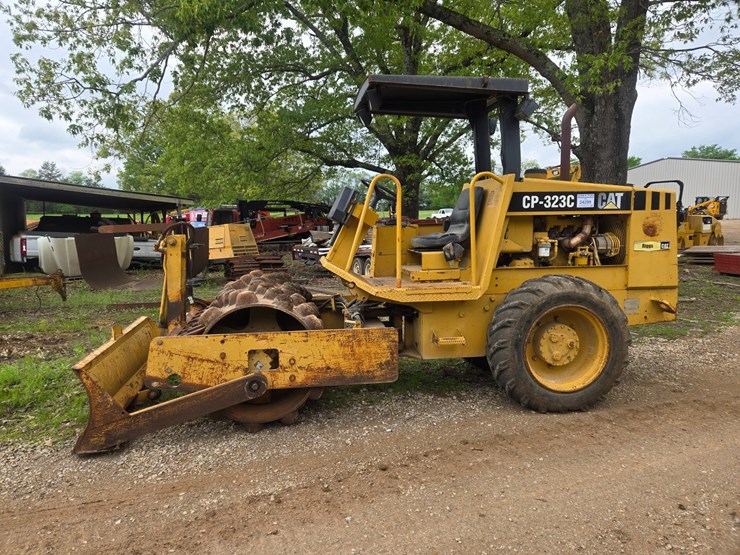 caterpillar-cp-323c-image-4